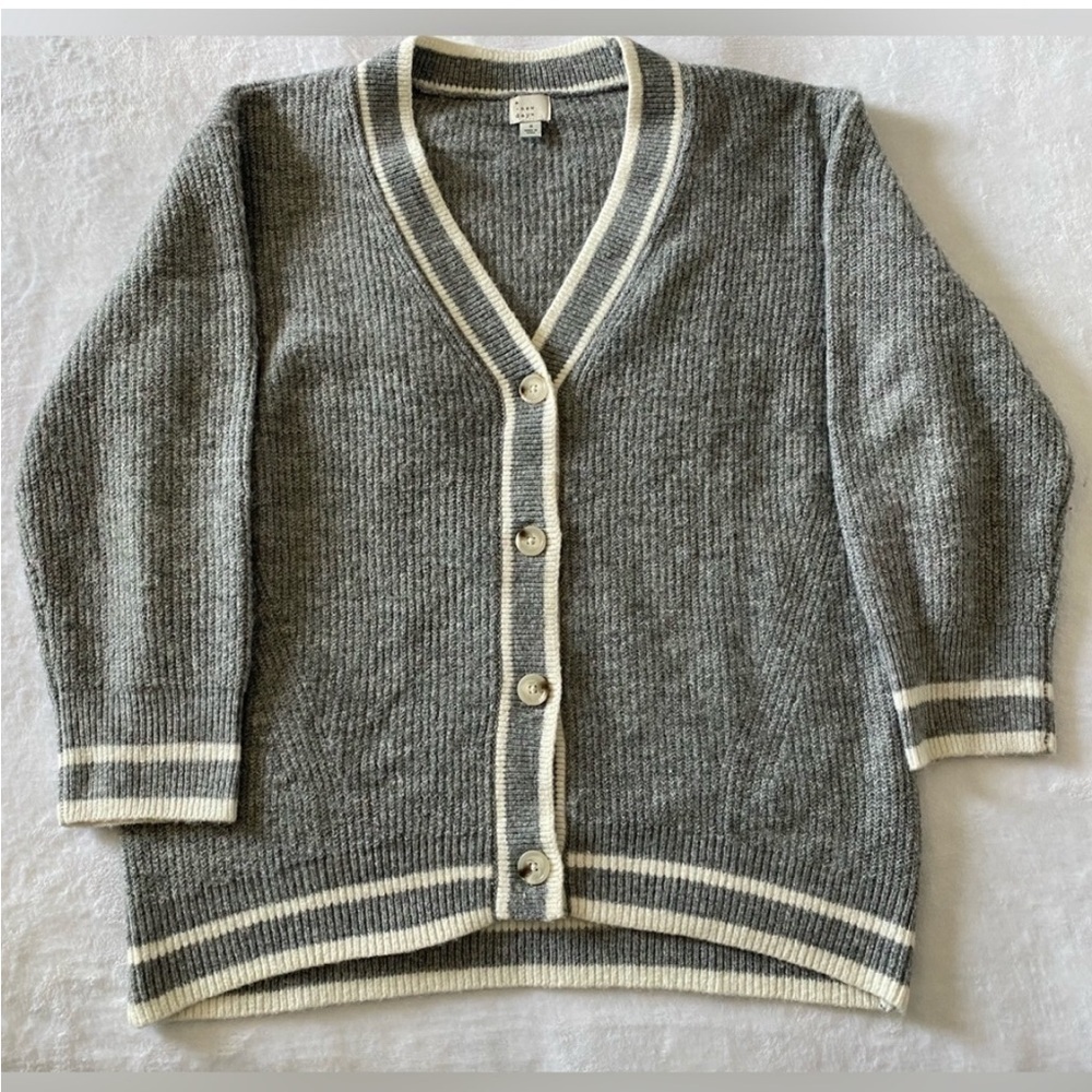 A New Day Gray‎ & White Cardigan Size Small